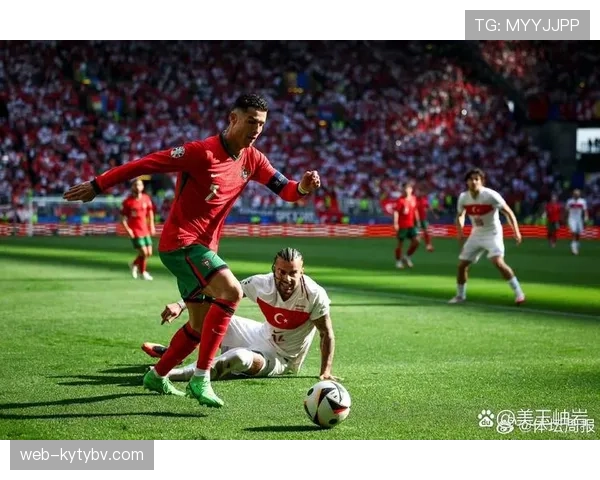 B费与C罗在国家队的核心作用与战术角色差异解析