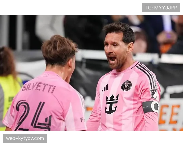 C罗与梅西巅峰期进攻效率差异及其战术角色解析